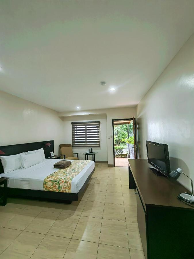 Batangas Country Club Hotel Exterior photo