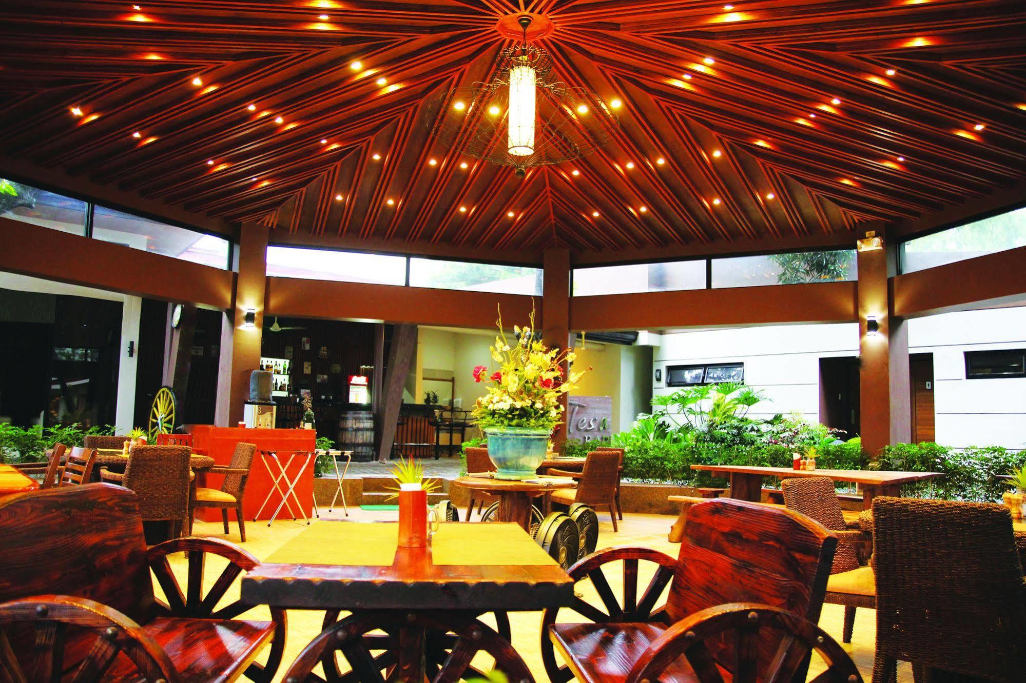 Batangas Country Club Hotel Exterior photo