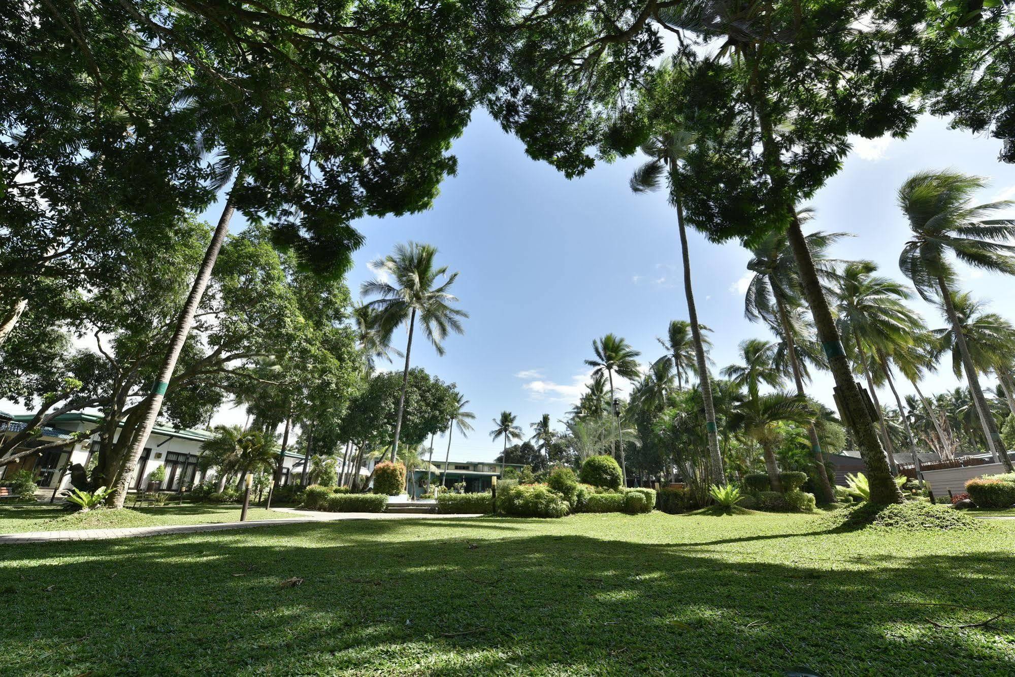 Batangas Country Club Hotel Exterior photo