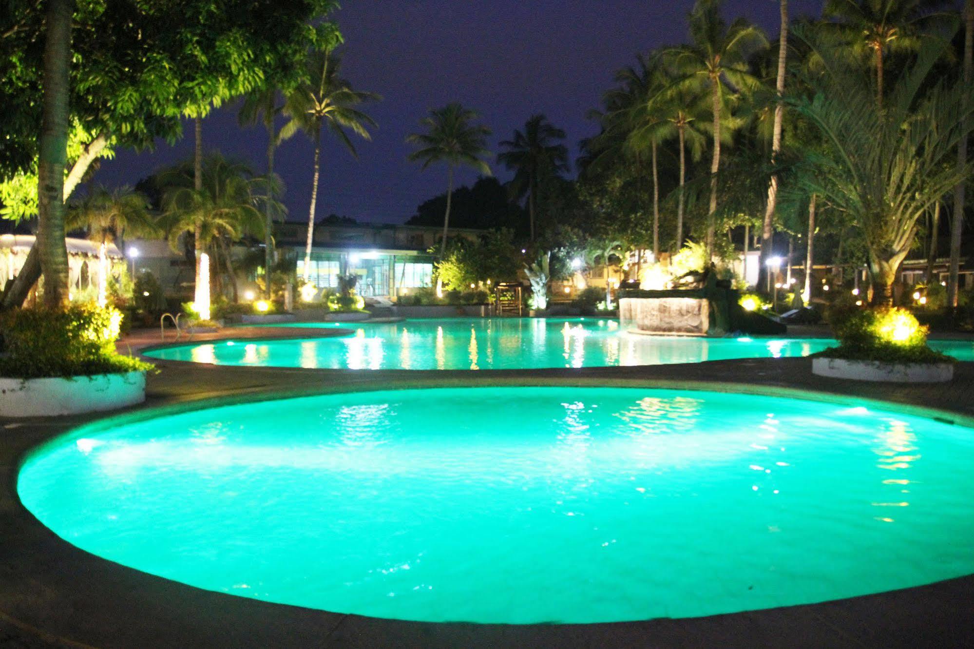 Batangas Country Club Hotel Exterior photo