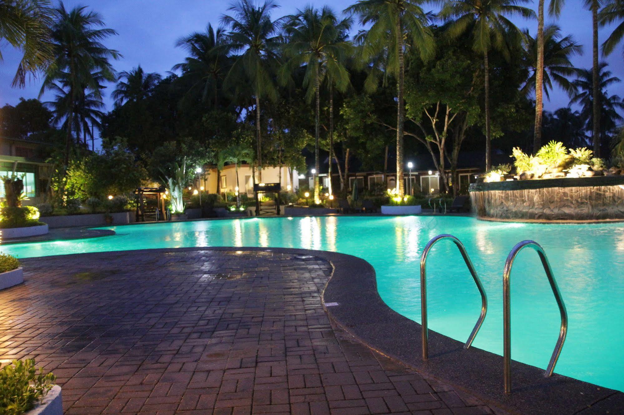 Batangas Country Club Hotel Exterior photo
