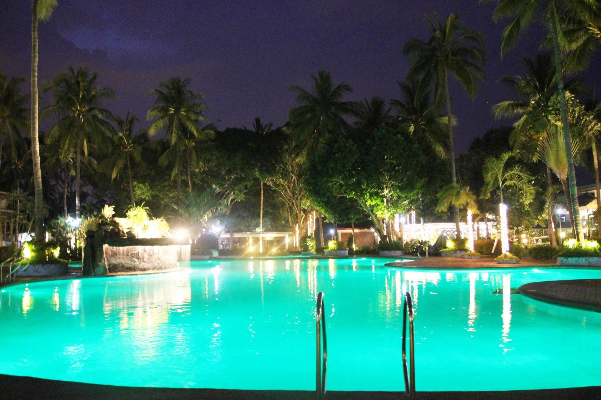 Batangas Country Club Hotel Exterior photo