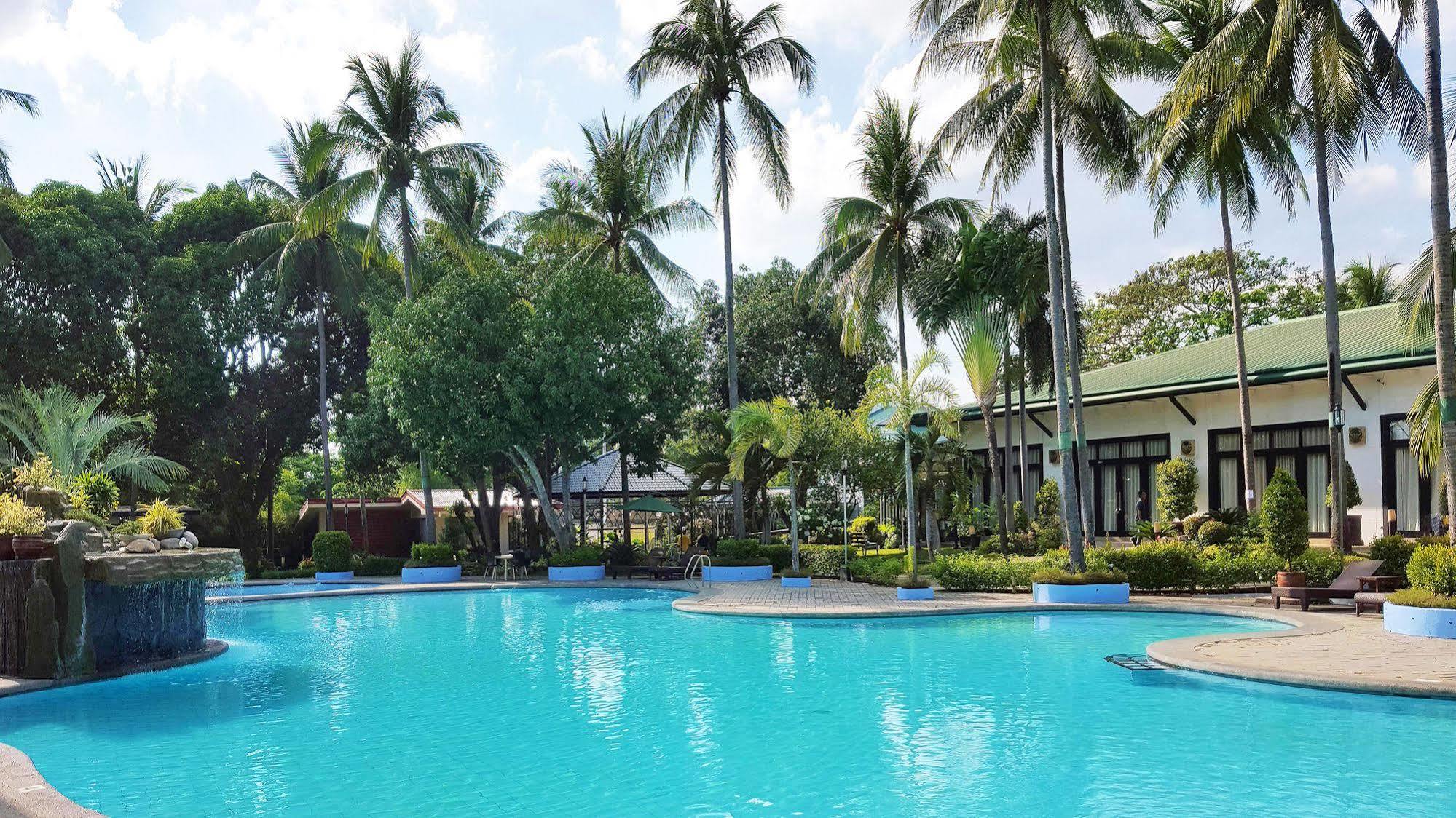 Batangas Country Club Hotel Exterior photo